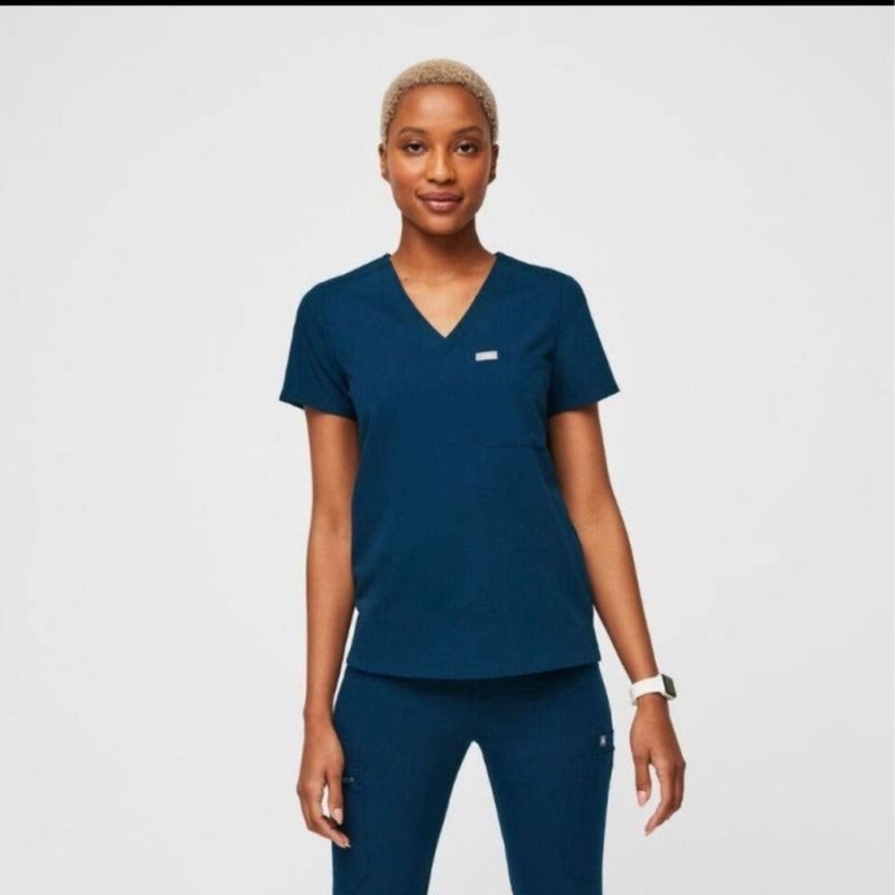 COPY - DEEP REEF! Figs Catarina One Pocket Scrub Top